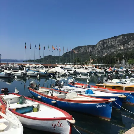 Stecla's House דירה